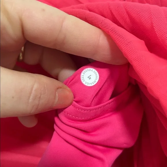 LULULEMON Mesh Pleats Mid-Rise Mini Tennis Skirt
Lip Gloss Pink sz 4 - Picture 6 of 8
